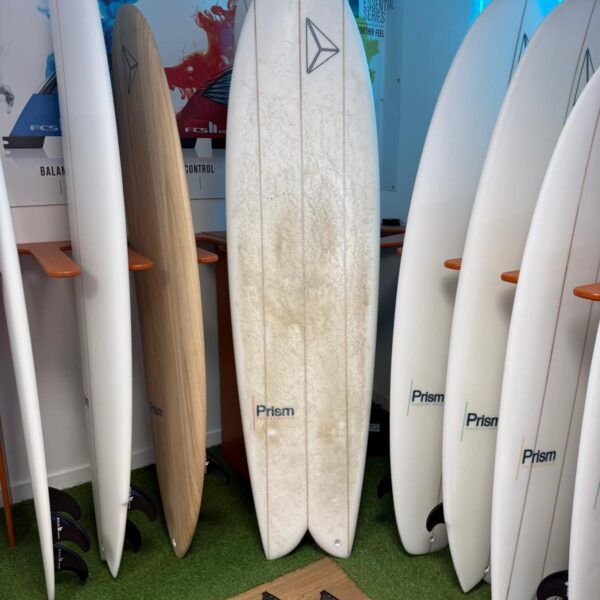 Magic Fish LTD 7'5 FCS 2. Occasion. Très bon état.  1 pet réparé dans notre atelier.
