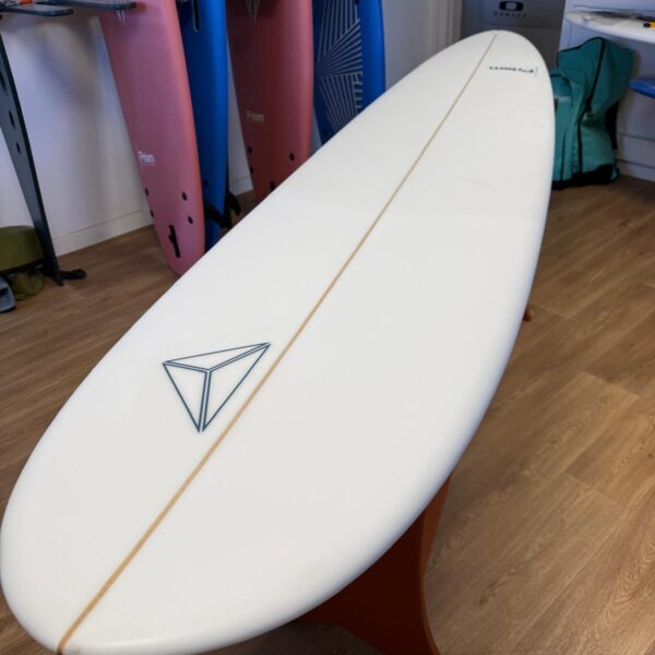 Longboard 9'1 ESSENTIAL SERIES US BOX FCS 2. Petit choc transport réparé dans notre atelier.