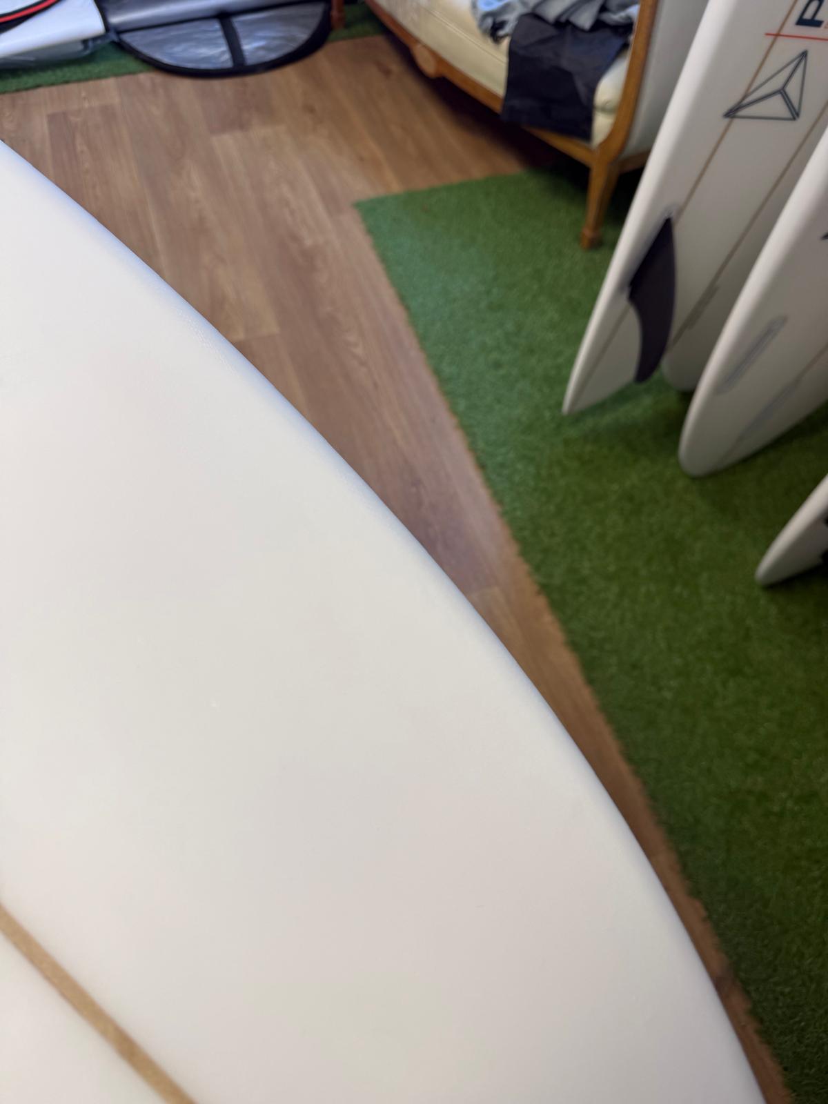 Longboard MASCARET 11'0 ESSENTIAL SERIES US BOX Choc transport réparation atelier. Planche neuve. 8 Longboard MASCARET 11'0 ESSENTIAL SERIES US BOX Choc transport réparation atelier. Planche neuve. – Image 8