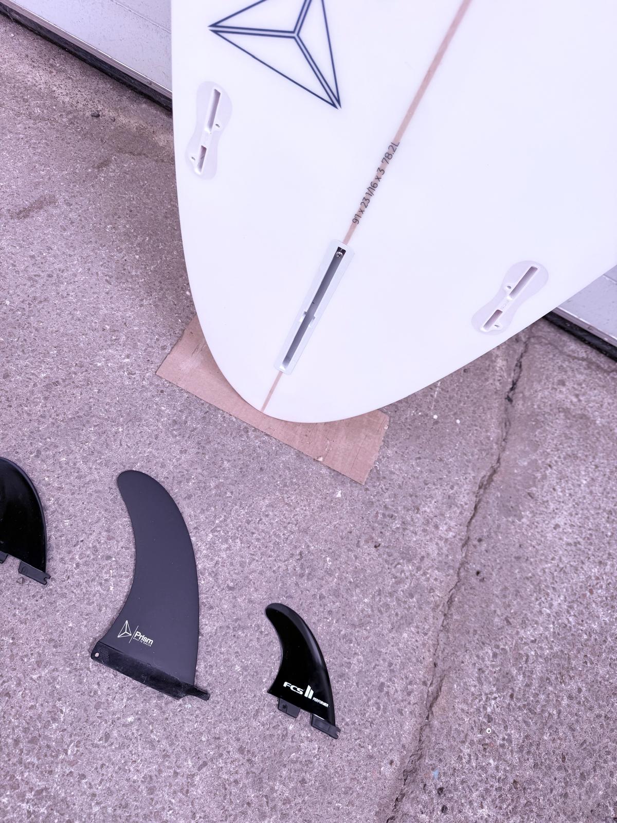 Longboard 9'1 ESSENTIAL SERIES US BOX FCS 2 choc transport réparation atelier. Planche neuve. 8 Longboard 9'1 ESSENTIAL SERIES US BOX FCS 2 choc transport réparation atelier. Planche neuve. – Image 8